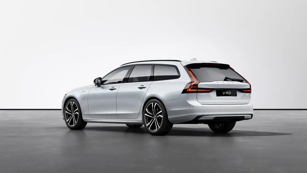 New Volvo R-Design Plug-in Hybrid 8-speed Geartronic™ automatic transmission 2