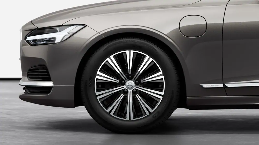 New Volvo Inscription Expression Plug-in Hybrid 8-speed Geartronic™ automatic transmission 3