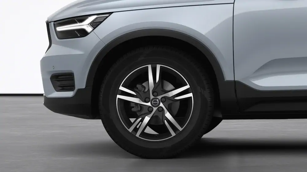 New Volvo R-Design Micro hybrid 8-speed Geartronic™ automatic transmission 3