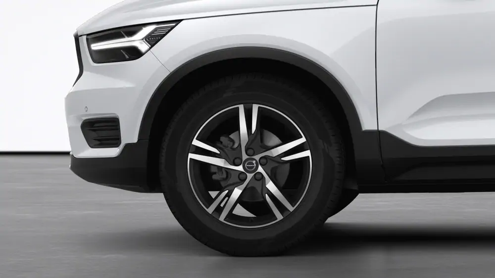 New Volvo R-Design Micro hybrid 8-speed Geartronic™ automatic transmission 3