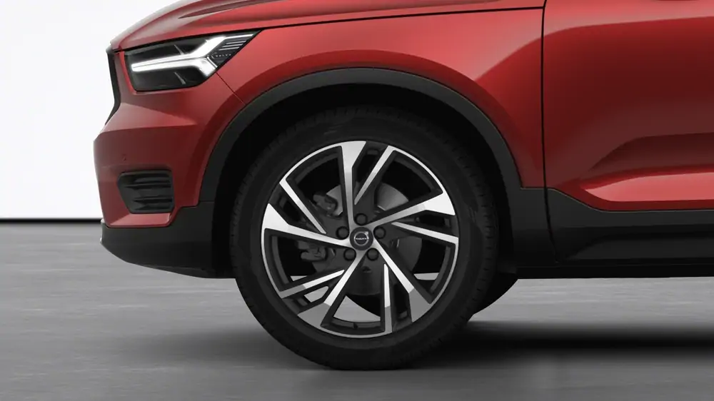 New Volvo R-Design Micro hybrid 8-speed Geartronic™ automatic transmission 3