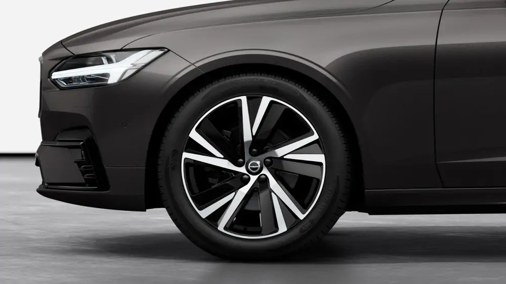 New Volvo R-Design Mild hybrid 8-speed Geartronic™ automatic transmission, AWD 3