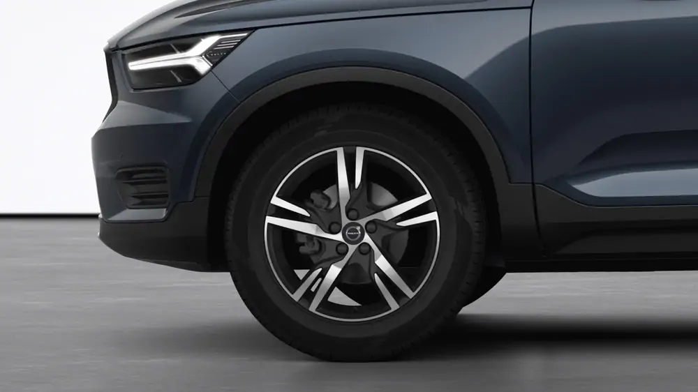 New Volvo R-Design Micro hybrid 8-speed Geartronic™ automatic transmission 3